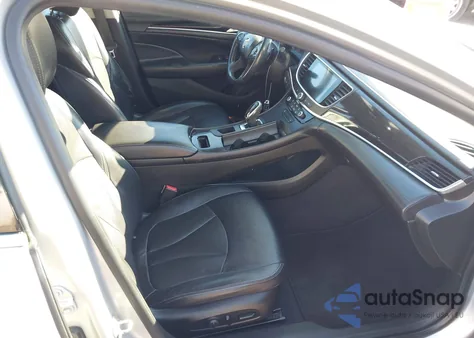 2017 Buick Lacrosse Essence z USA, uszkodzony, nr VIN 1G4ZP5SS1HU160256